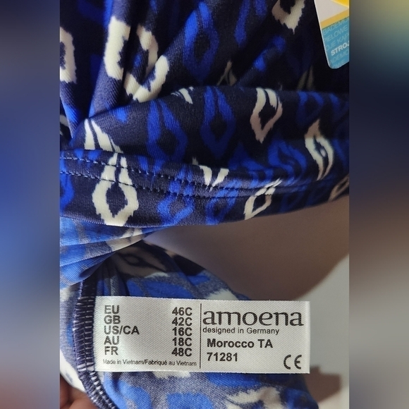 White striped bikini top on a dark blue background.  Elongated style, adjustable - Picture 4 of 6